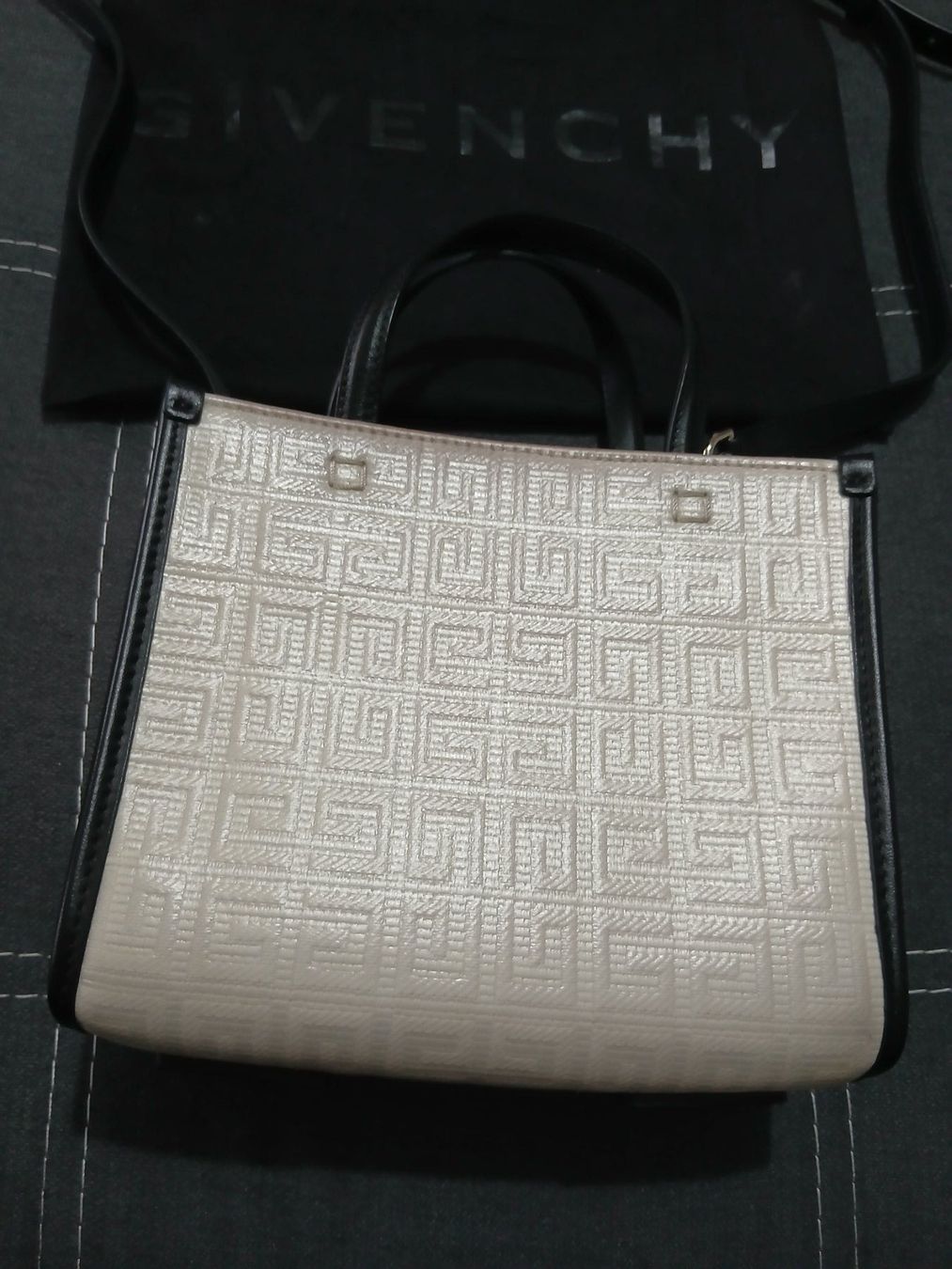 Givenchy Sacs femmes: GIVENCHY mini G tote bag – D'occasion à Le Grand-Saconnex par Rgt87 1