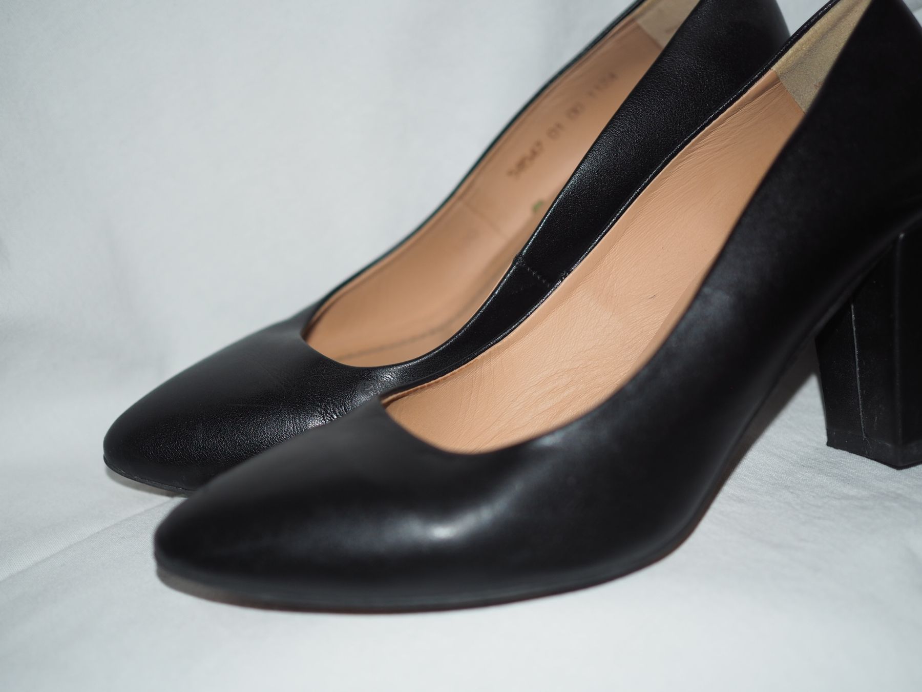 Scarpe da donna: Schwarze KAZAR Leder-Pumps , Gr. 38 – Usato da Luzern venduto da MweziMystique 2