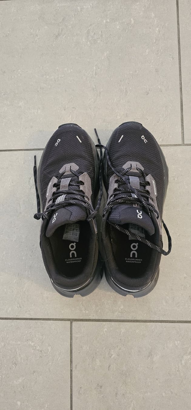 On Scarpe da donna: On Cloudrunner Waterproof nere donna – Nuovo (secondo la descrizione) da Gordola venduto da Alfacigno