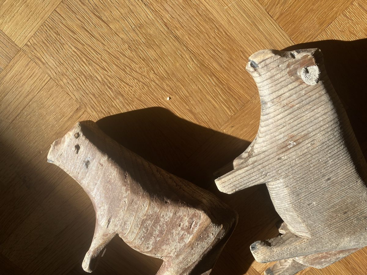 Giocattoli: 2 alte geschnitzte Kühe – Usato da Mosnang venduto da Goldwasser 4