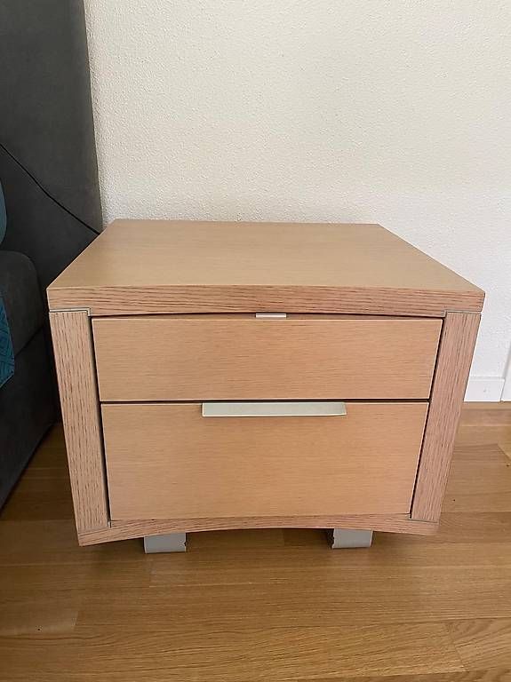 Tables de nuit: 2 Nachttische in Holzoptik mit Schubladen – D'occasion à Spreitenbach par sam_m9hb