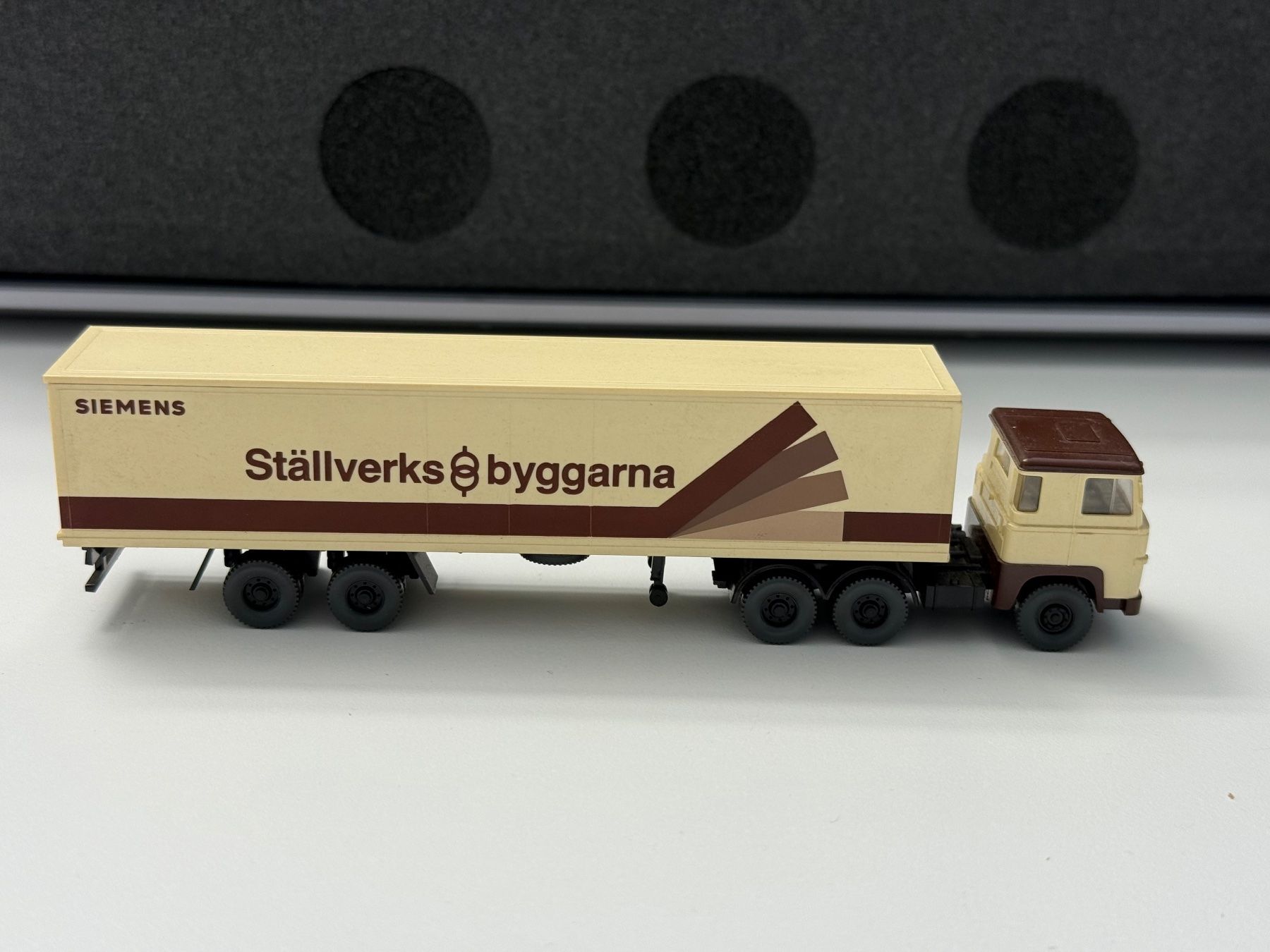 Modellini di ferrovie: Wiking Sattelschlepper Scania / HO – Usato da Jonschwil venduto da sutfra12 3