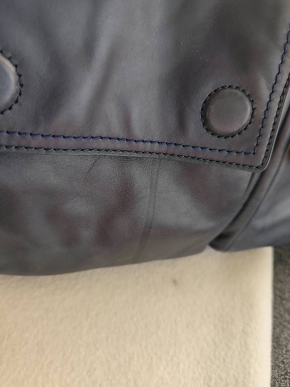 Hugo Boss Borse: Hugo Boss Leder Weekender / Reisetasche – Usato da Oberkulm venduto da FairTreasures 4