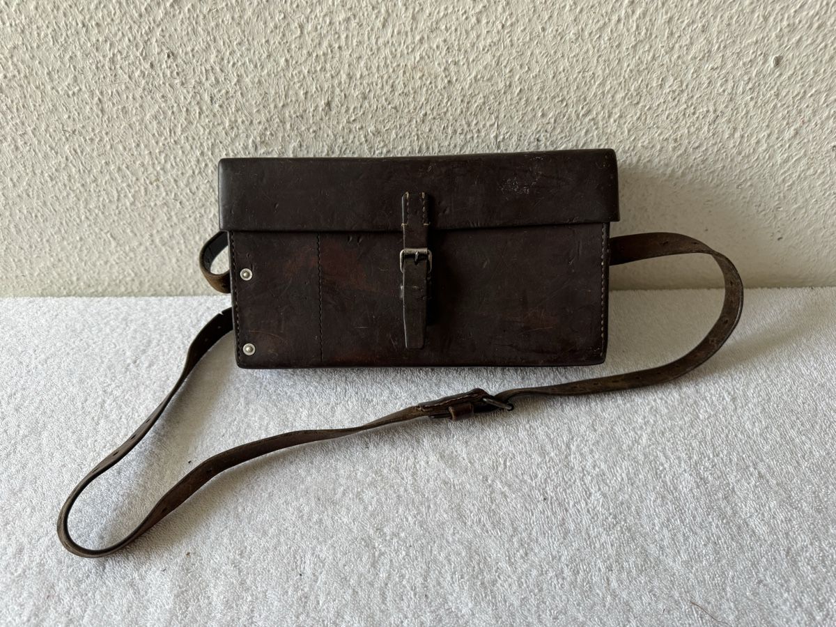 Armée suisse Sacs: Militär Ledertasche – D'occasion à Lenzburg par Meister_k