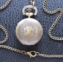 Umhängeuhr Wappen Emblem Victorian Style