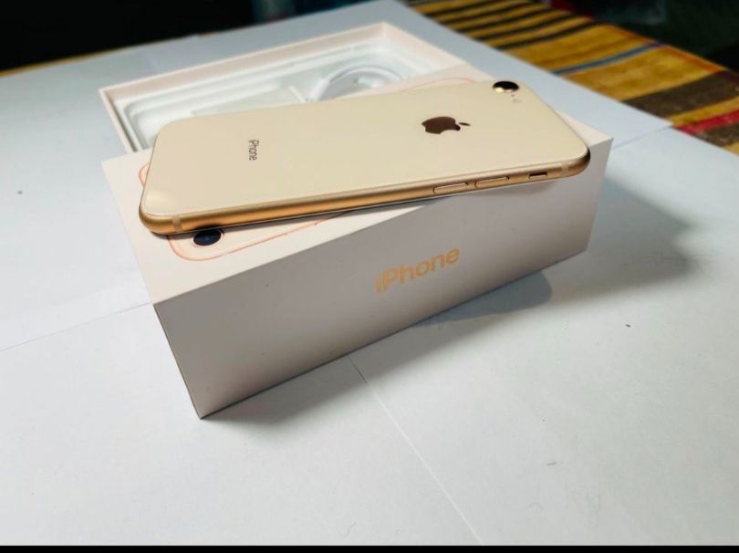 Apple Handys / Smartphones: Iphone 8 (256GB) Akku 100% – Gebraucht aus Luzern von Waince786