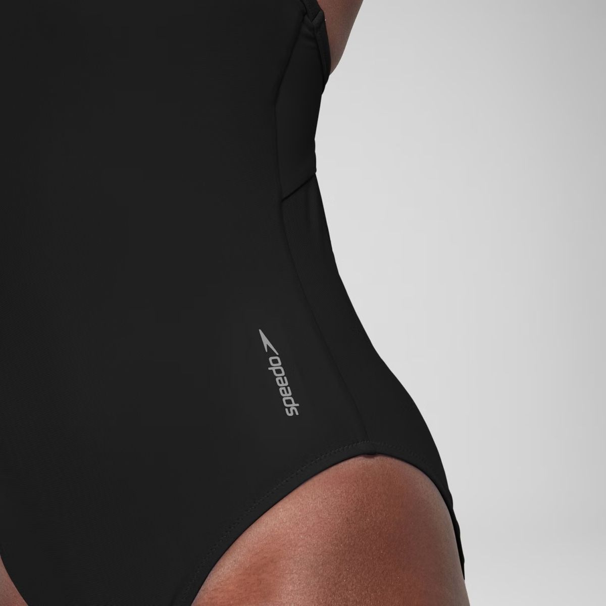 Speedo Badekleider & Bikinis: Speedo: Schwarzer Badeanzug mit Cups, Größe L – Neu und originalverpackt aus Cham von lar_cxg9 3