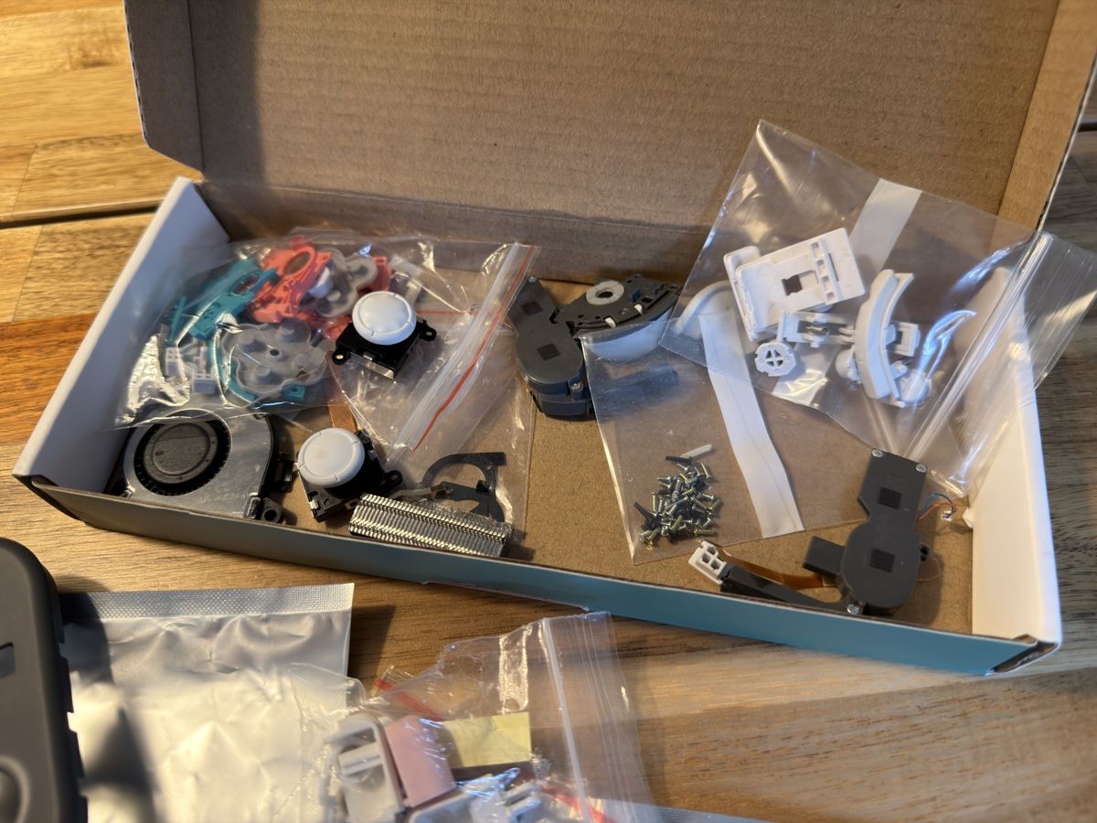 Nintendo Konsolen: Lot de pièces Nintendo Switch Lite pour bricoleur – Defekt aus Pailly von RomainR 2