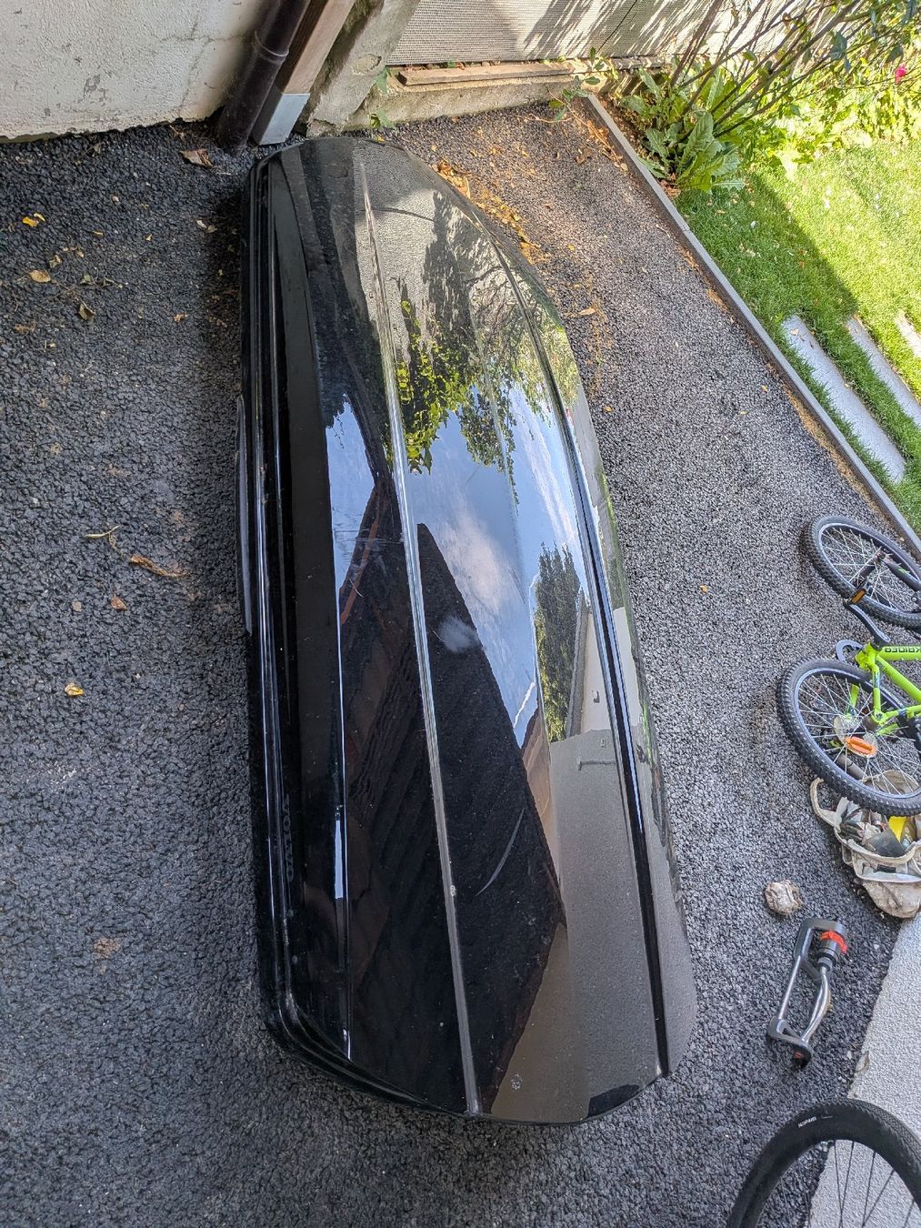 Thule Box da tetto: Volvo Dynamic 900 box with bars – Usato da Givrins venduto da avb_5sqx 1