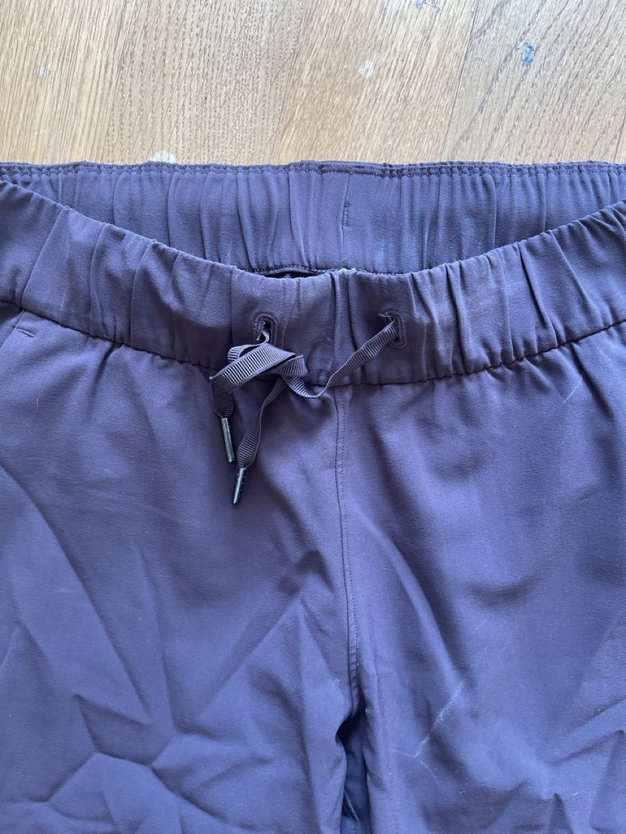 Lululemon Pantalons: LuluLemon, Freizeithose US Grösse vier – D'occasion à Basel par Ritzibitzi 1