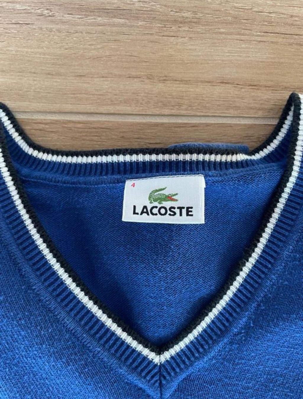 Lacoste Maglioni & Felpe: Pull Lacoste bleu col en V, taille 4, homme – Usato da Zürich venduto da dav_757h 1