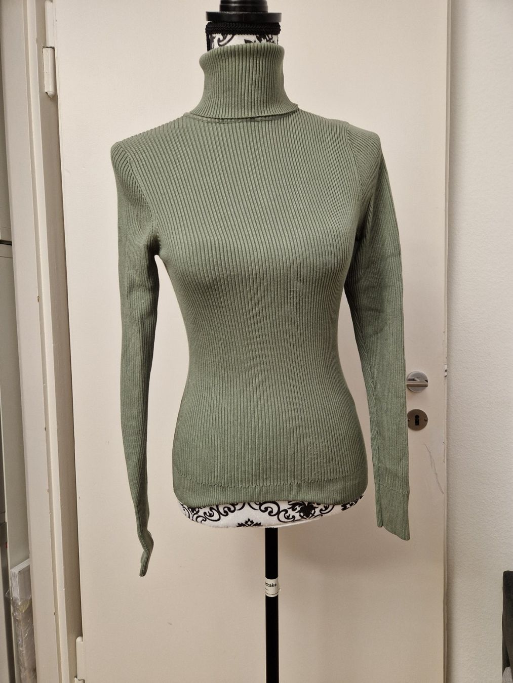 Pullover & Sweatshirts: Zwei Damen Rollkragenpullover gerippt, Gr. M, khaki/braun – Neu (gemäss Beschreibung) aus Glattbrugg von mas_75t2