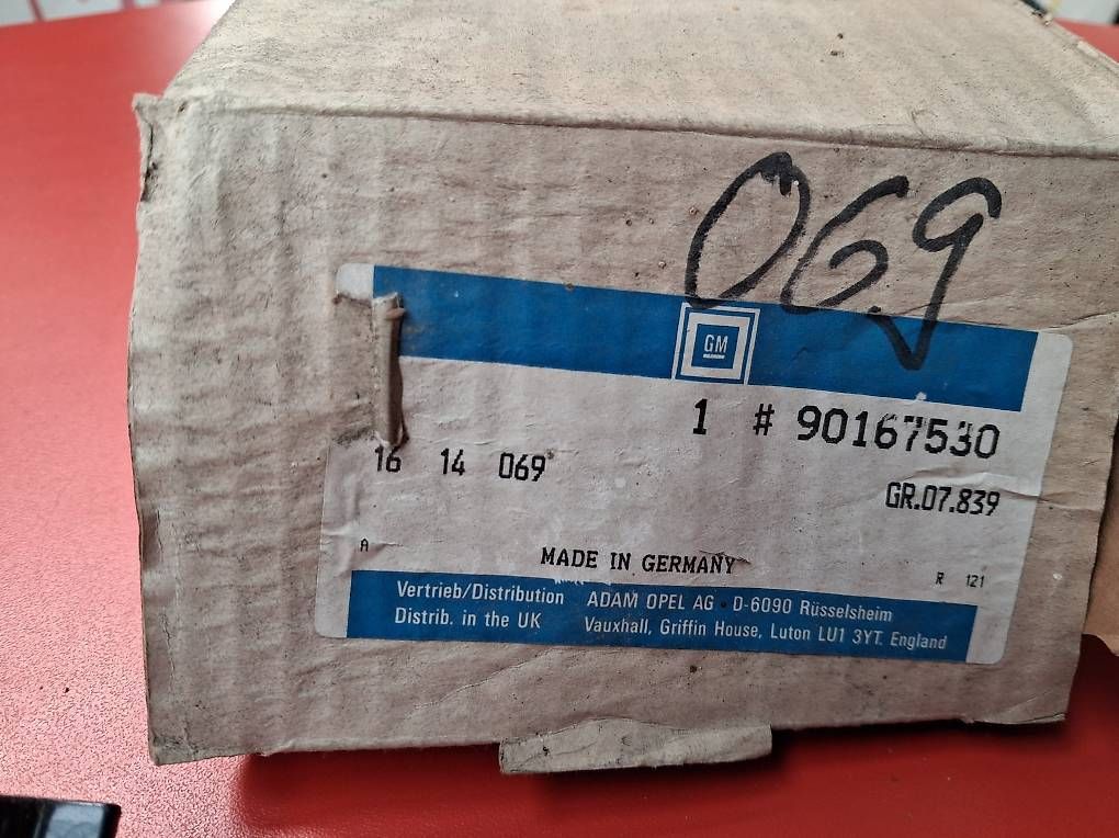 Tutti pezzi di ricambio auto: Opel Stossstangenhalter 16 14 069 – Usato da Huttwil venduto da kadett_78 1