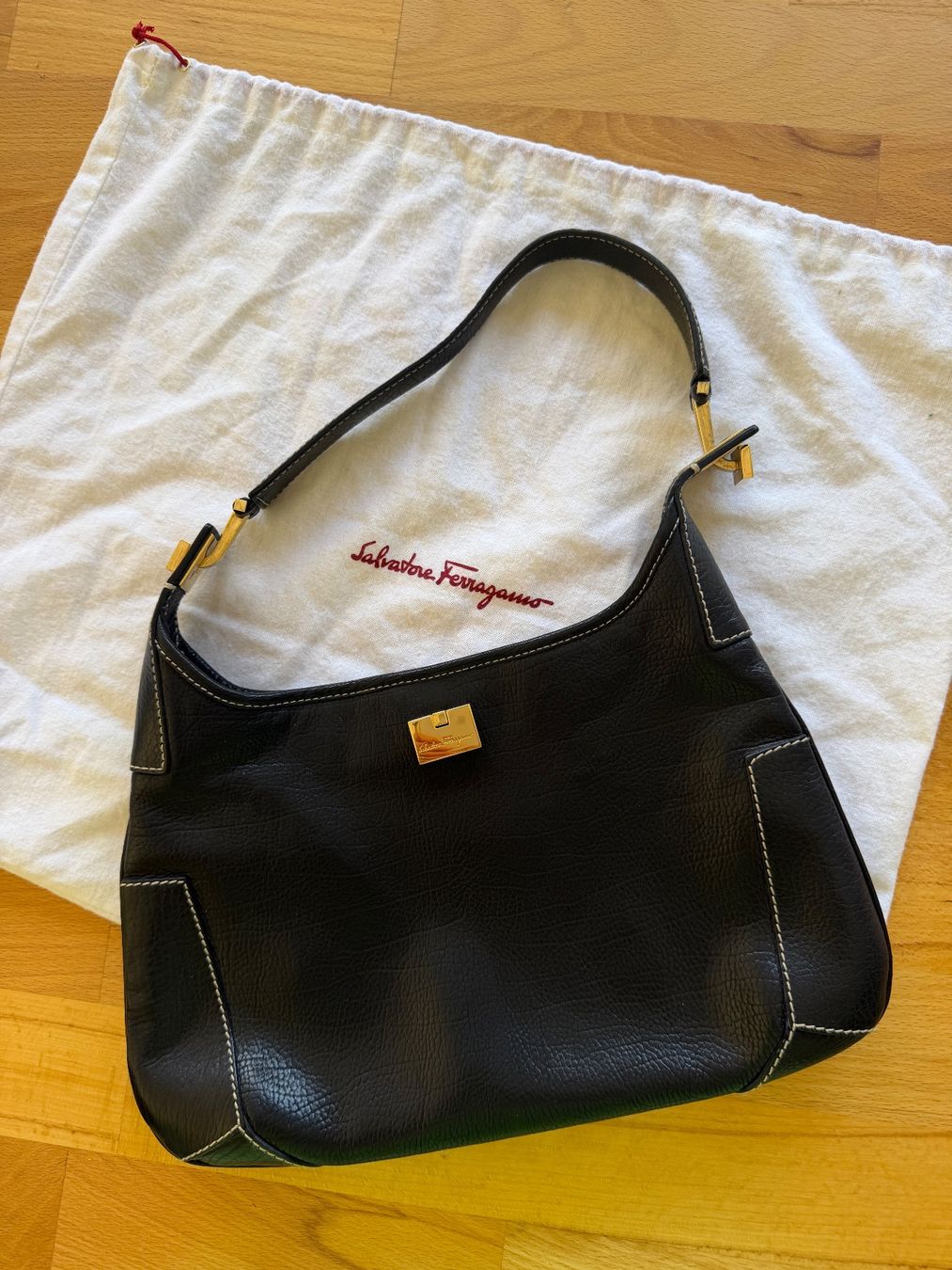 Salvatore Ferragamo Borse da donna: Salvatore Ferragamo Schultertasche – Usato da Lachen SZ venduto da Mavi8808 4