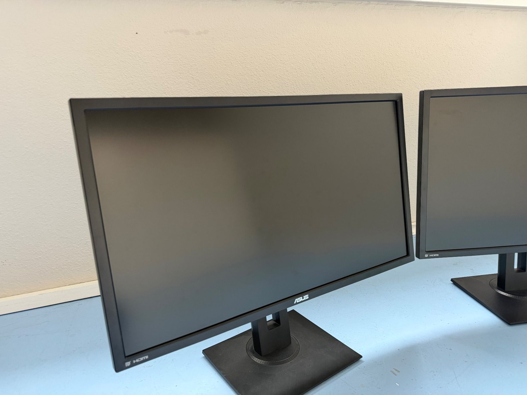 Asus Monitor: 2 ASUS Monitoren – Usato da Zürich venduto da mar_hs6l 1