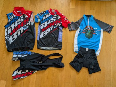 Velo-Kleider Jungs 140 (Hosen,Leibchen,Windblocker)neuwertig
