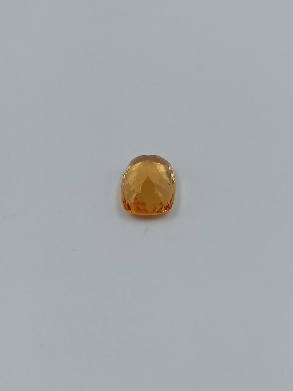 Pietre preziose: 1 HONIGGOLDFARBENER TOPAS 69.58 CT. – Usato da Luzern venduto da EdiGem 7
