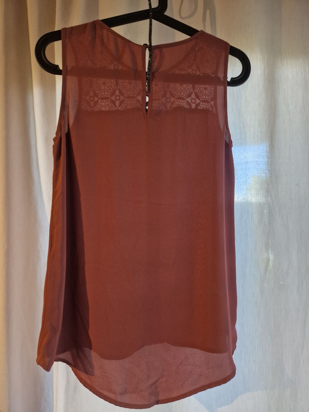 Only Top: ONLY Top mit Spitze, Grösse 34 – Usato da Rain venduto da -LUMA- 1