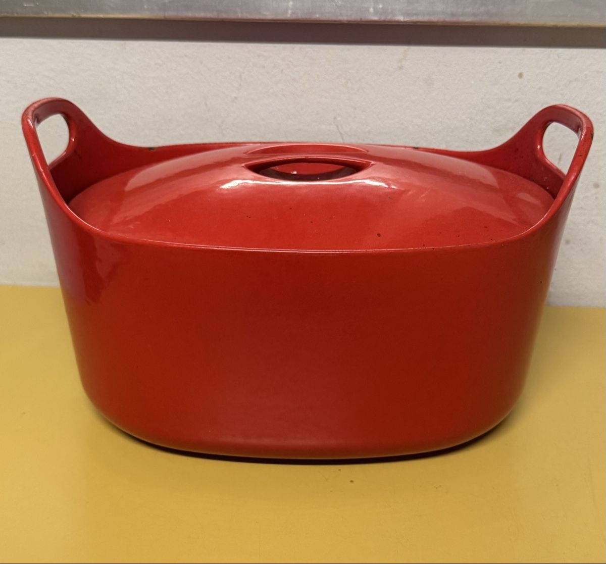 Casseroles: Emaille Bräter rot oval mit Deckel  Gebraucht  – D'occasion à Schlieren par Freundlich02