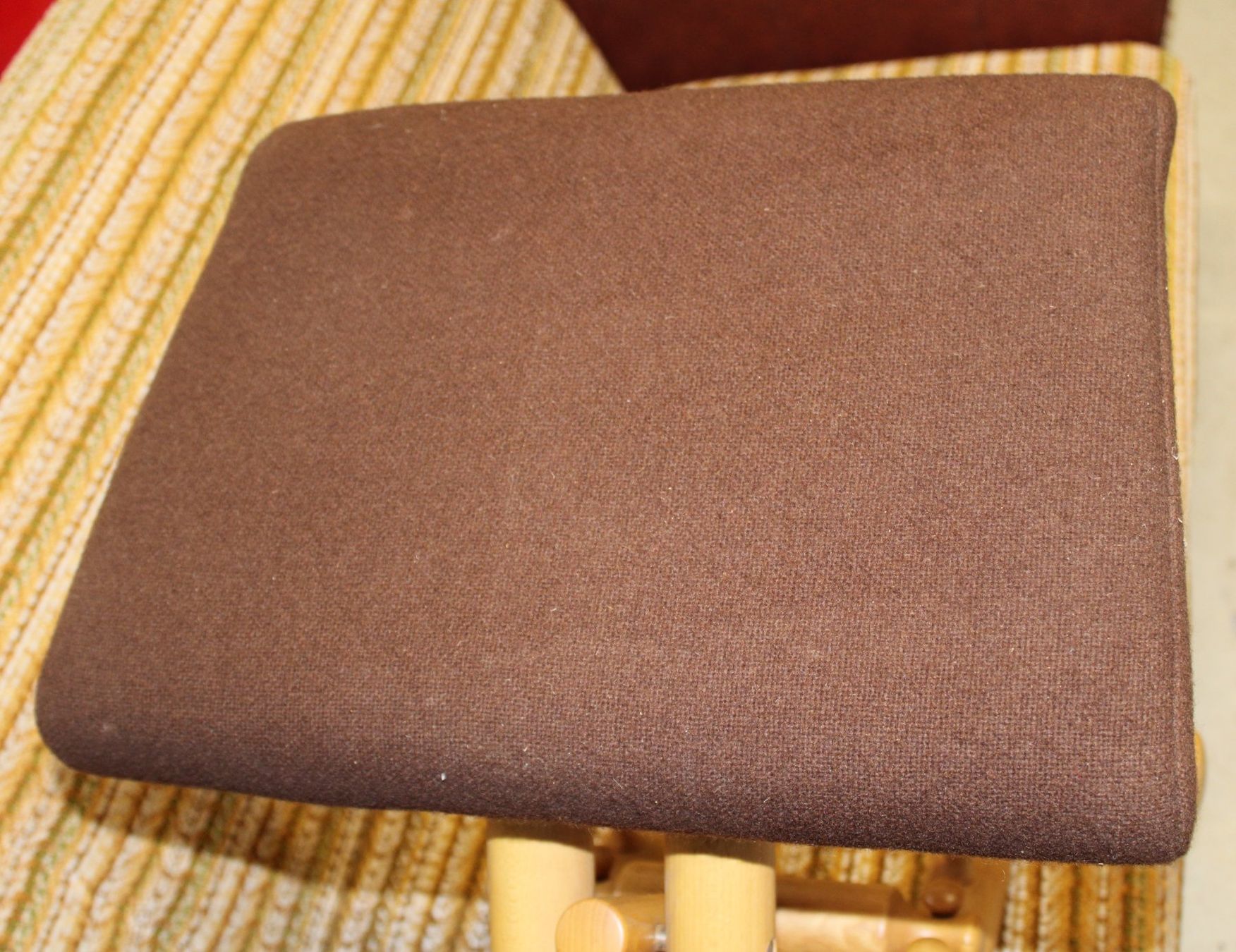Sgabelli: ergonomischer Hocker (SN) – Usato da Schaan venduto da antikes_und_kurioses 3