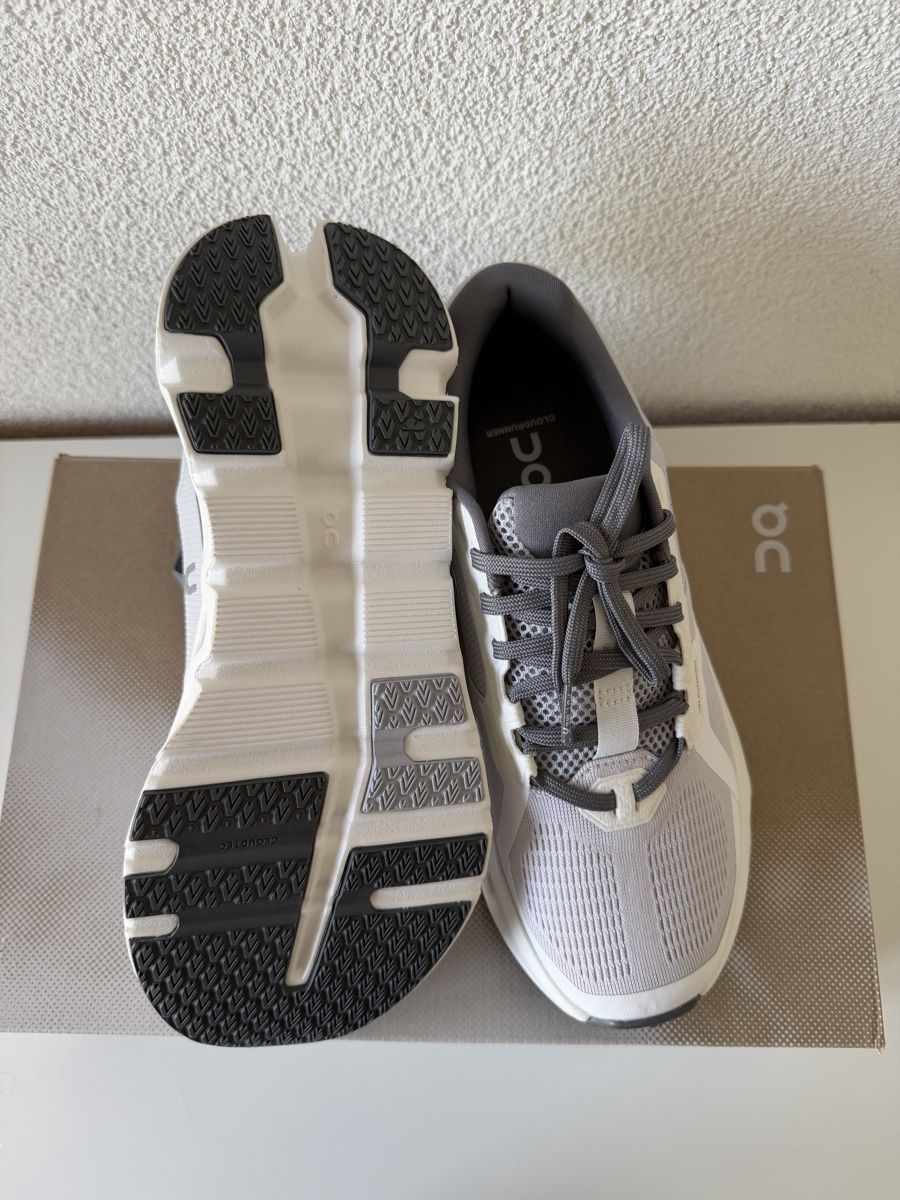 On Chaussures femmes: On Cloudrunner 2 Frost White EU 40 US 8.5 – Neuf (Voir description) à Uster par b4x_ric 2