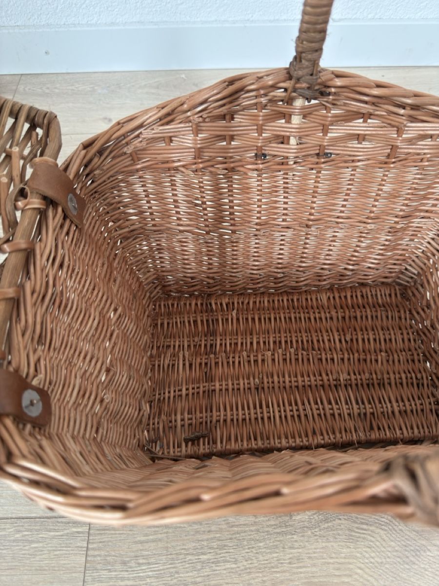Altro per la casa: Handgemachter Picknickkorb/Korb aus Weide mit Deckel, Neu – Nuovo (secondo la descrizione) da Sarmenstorf venduto da Nathaliie_21 4