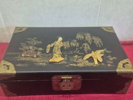 Ancienne boîte à bijoux chinoise en bois laqué, années1940