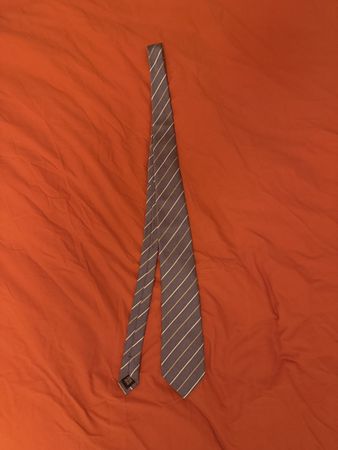 Cravatta  elegante a righe,usata pochissimo-Affare!