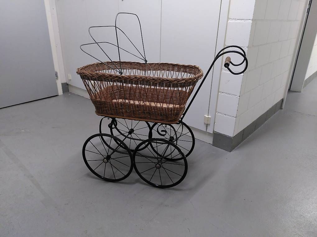 Carrozzine per bambole: Antiker Pupenwagen – Usato da Oberengstringen venduto da ruby_a 1