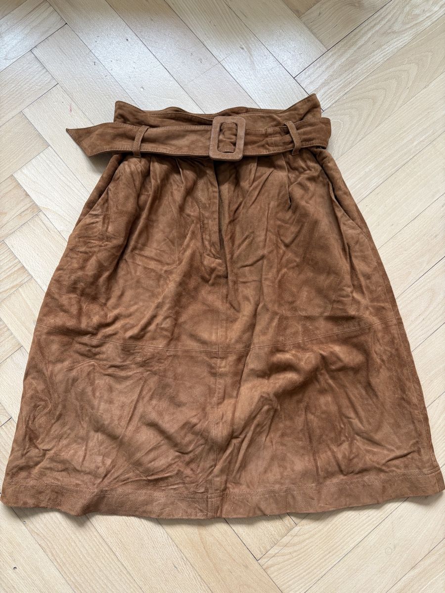 Kookai Röcke: Jupe Kookai en daim camel - Taille 36 comme neuf – Gebraucht aus Lausanne von france.guillermin