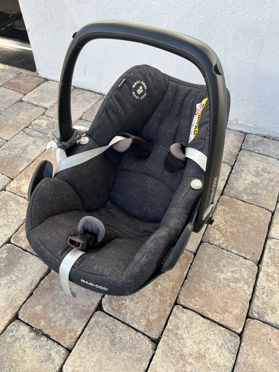 Maxi-Cosi Seggiolini per auto: Isofix-Basisstation inkl. Gratis Babyschale – Usato da St. Peterzell venduto da martina333 3