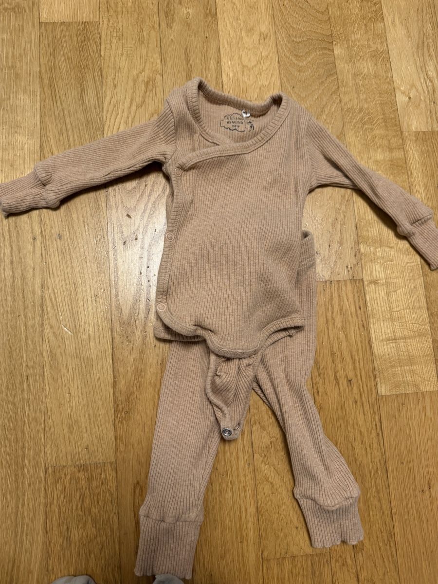 Lotti & Set di vestiti: Baby Strampler Set 2-teilig Grösse 68 – Usato da Steinhausen venduto da NataliaRocky 1