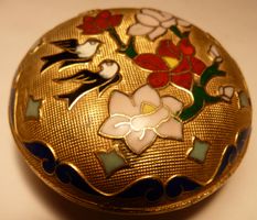 SEHR SCHÖNE 2.)-GOLD FARBENE CLOISONNÉ -DOSE,-5,5 CM--SELTEN