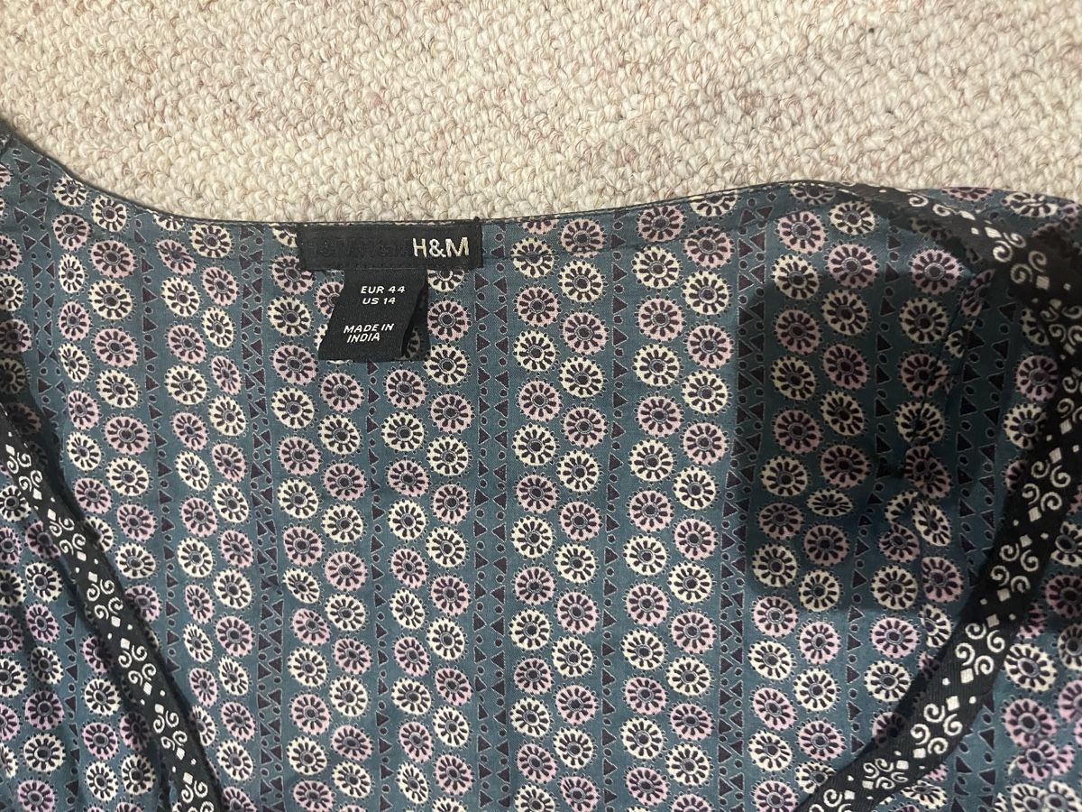H&M Camicette: H&M Bluse Gr.44 mit Blumenmuster – Usato da St. Gallenkappel venduto da Iillifee 1