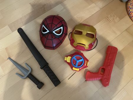lot de déguisements Marvel : Masques Iron Man + Spider-Man