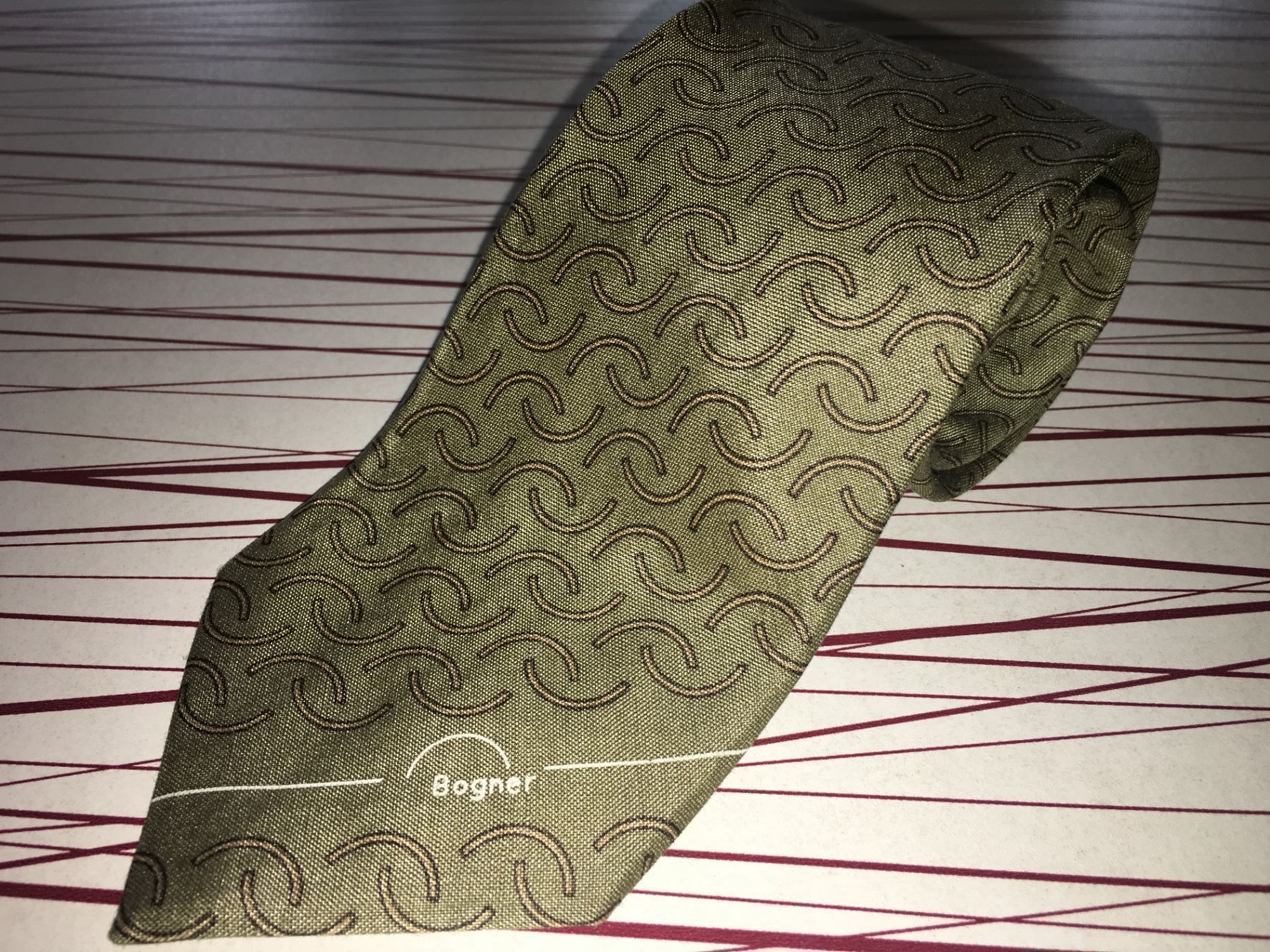 Cravatte: Cravate en soie/ Seiden Krawatte  BOGNER – Usato da Cossonay-ville venduto da Super-Price-Quality 6