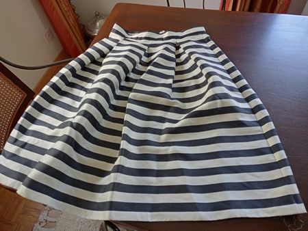 jolie jupe Sisley taille 36