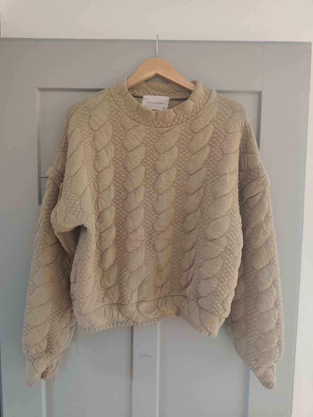Pulls & Sweat-shirts: Vassia Kostara Pullover beige Grösse M/L gesteppt – D'occasion à Wettingen par TatjanaFrei 1