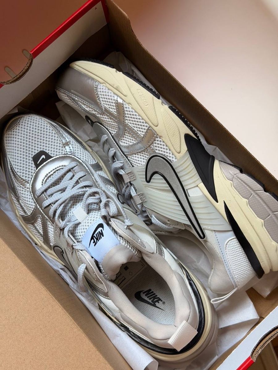 Nike Scarpe da uomo: Nike Sneakers V2K Run   – Nuovo e nell'imballaggio originale da Bern venduto da gos_v7yj 7