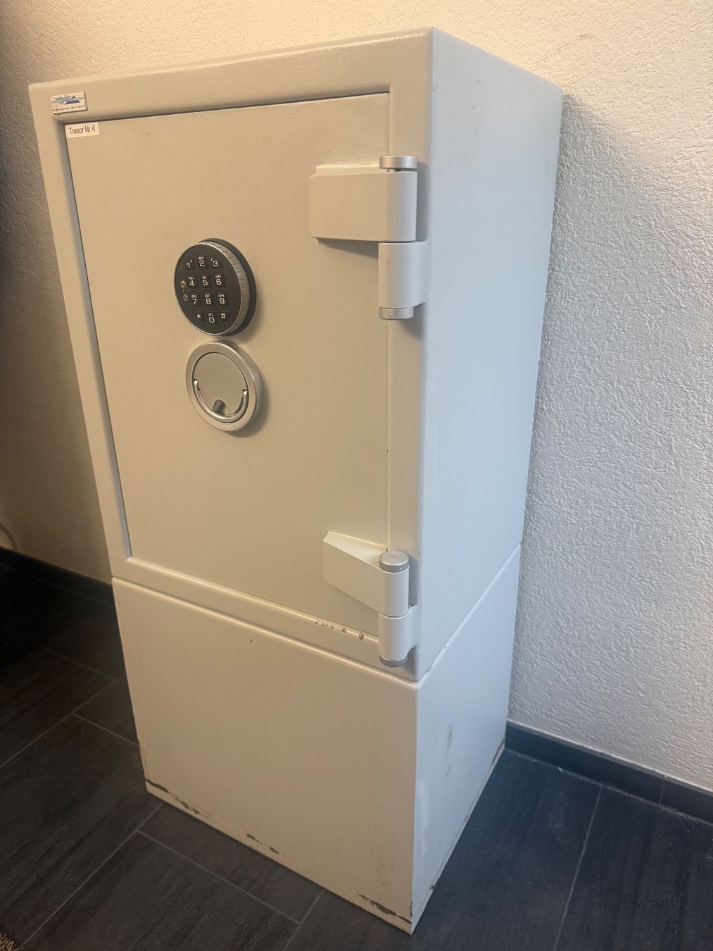 Tresor: Tresor Panzerschrank mit Zahlencode grau gebraucht – Gebraucht aus Aesch ZH von Tomy007008 2