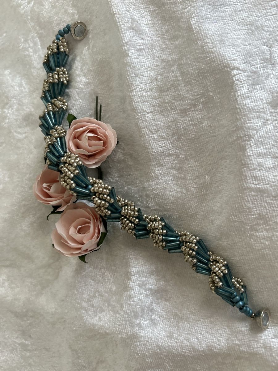 Bracciali & Braccialetti: Handgemachtes Perlenarmband, türkis-silber, elegant – Nuovo (secondo la descrizione) da Ettiswil venduto da nat_9vgc