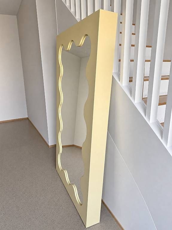 Specchi: Gustaf Westman Curvy Mirror  Pale yellow – Usato da Zürich venduto da ljjud 1