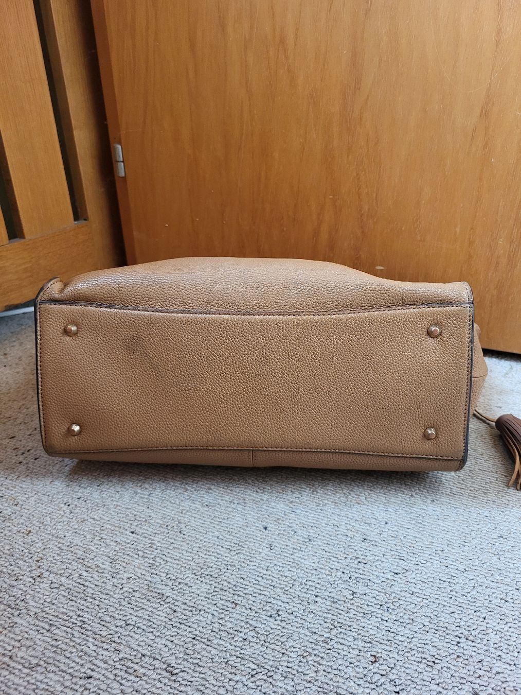 DKNY Taschen für Damen: DKNY Ledertasche – Gebraucht aus Zweisimmen von Adorable 1