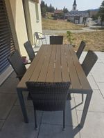 Ensemble de jardin table et 6 chaises état usé