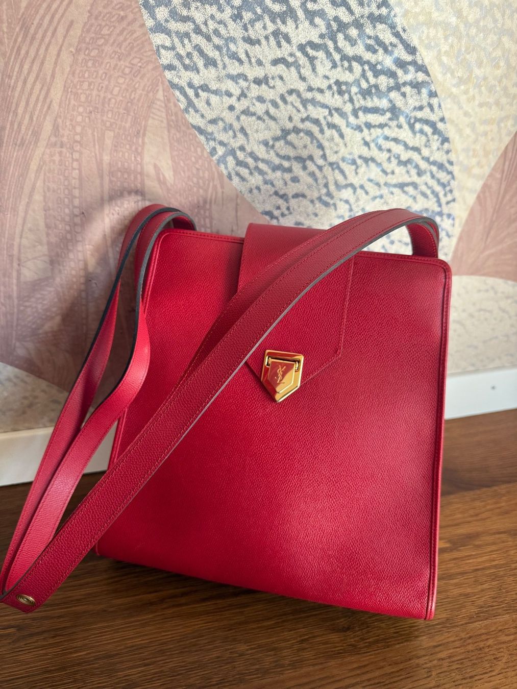 Saint Laurent Borse da donna: Wunderschöner Statement-Bag von Yves Saint Laurent – Usato da Russikon venduto da izumi2010 4