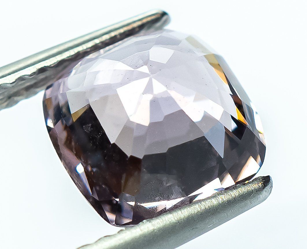 Pietre preziose: Rosa Spinell Edelstein, Top Qualität! 2.37ct – Nuovo e nell'imballaggio originale da Bad Zurzach venduto da Schaeubli-Group 1
