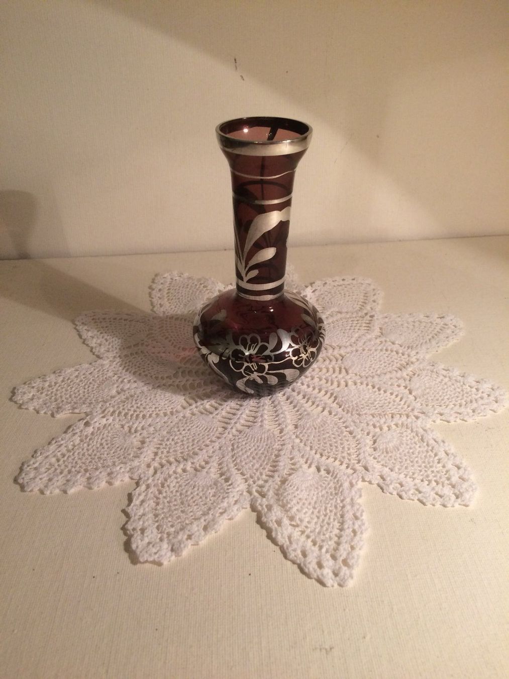 Vasen & Gefässe: Alte kleine violette Vase aus Glas – Gebraucht aus Zürich von suschi04