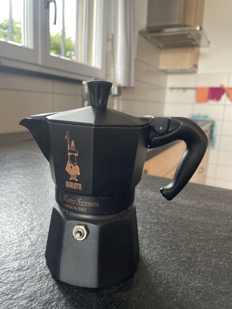 Bialetti Macchine per caffè & Macchine per espresso: Bialetti Moka Express Kaffeekanne schwarz  – Usato da Boniswil venduto da sin_wh8w