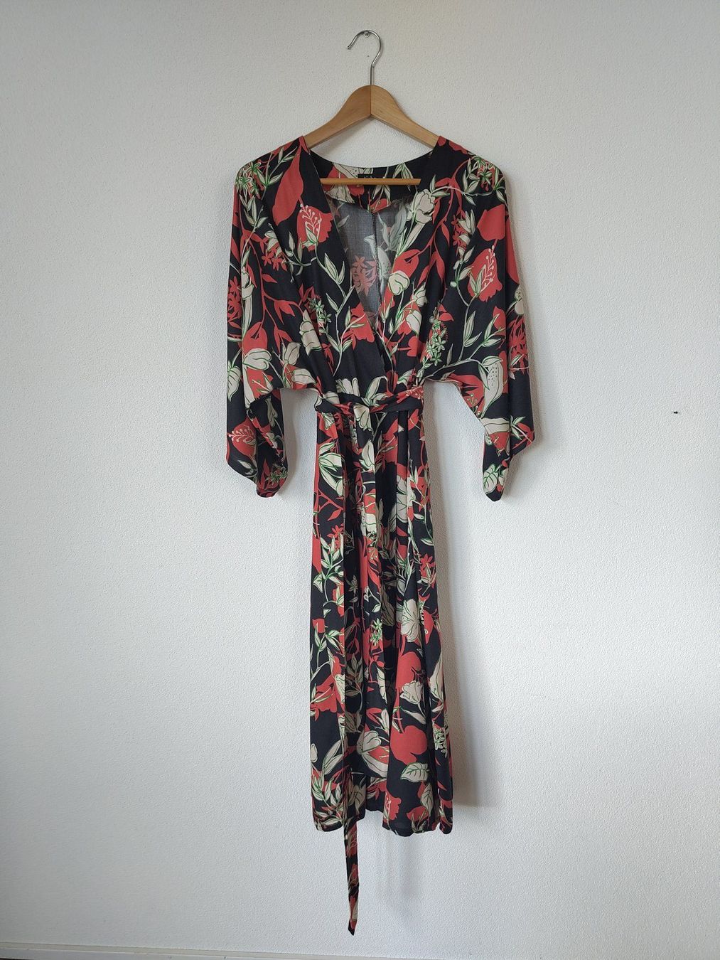 Vestiti: Kimonkleid von Tiche mit Blumenmuster, Grösse M – Usato da Zürich venduto da ste_58hs 1