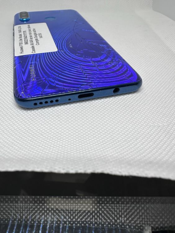 Huawei P30 Lite MAR-LX1A 128GB Noir - Désimlocké - Bon état + Chargeur Neuf